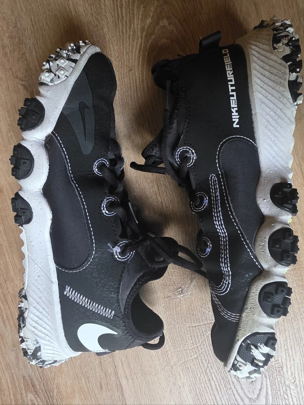 Nike Future Field (DJ6949-002, Black/White-DK Smoke Grey-Volt) Size 5Y